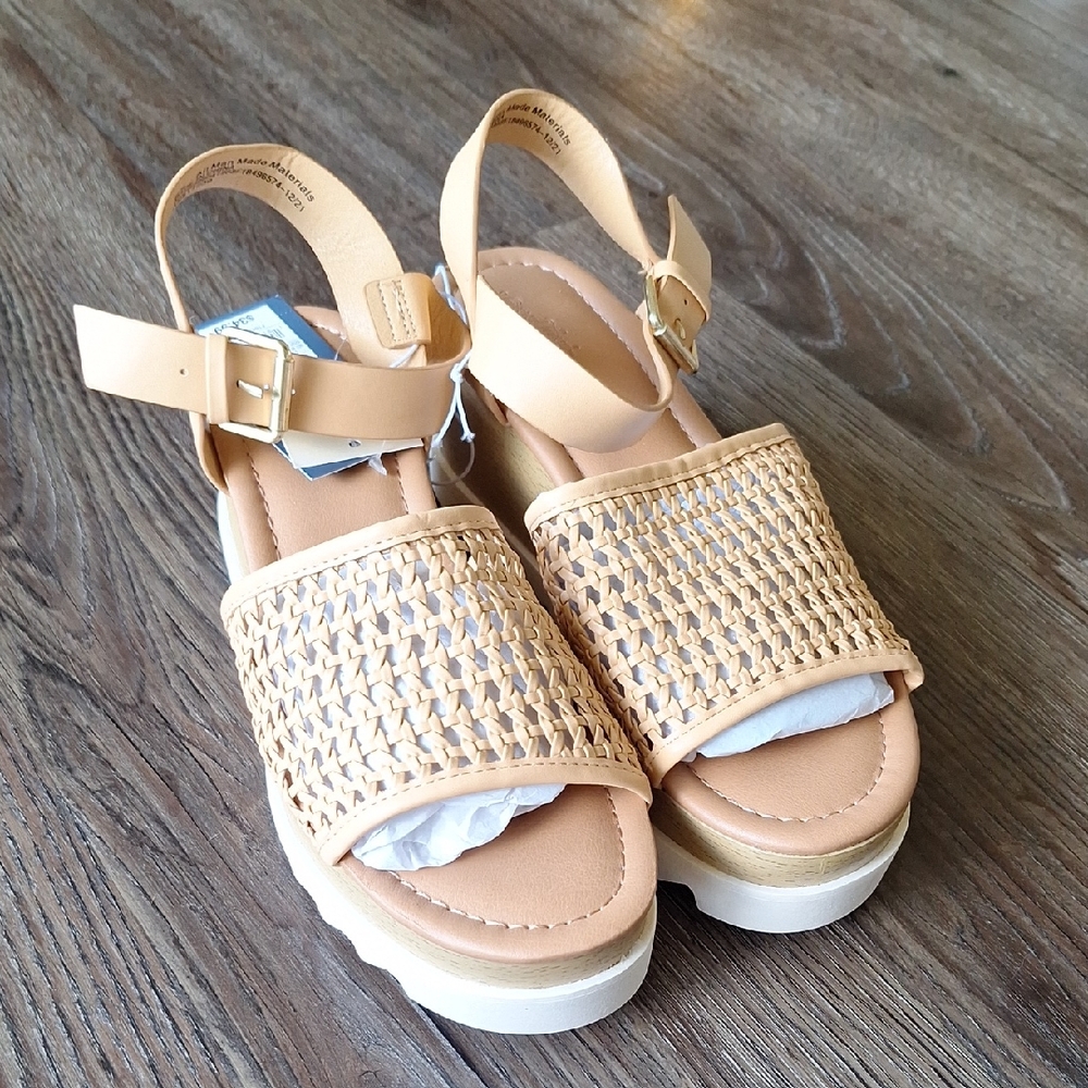 Nwt Universal Threads Tan Platform Ankle Strap Sandal